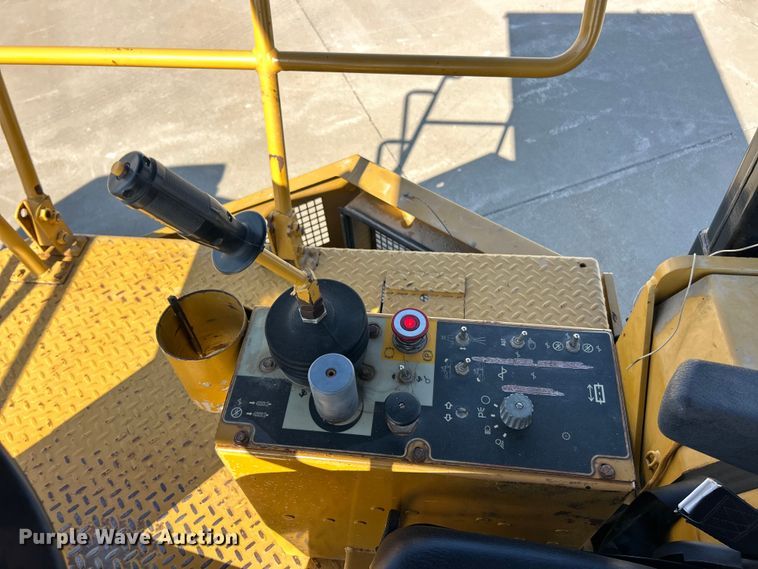 image for item ET3271 2001 Caterpillar CB-534C double drum vibratory roller