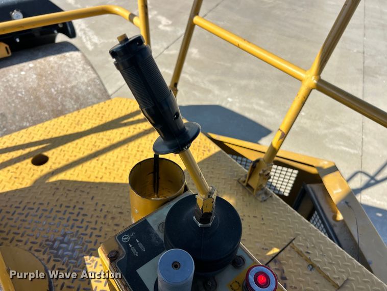 image for item ET3271 2001 Caterpillar CB-534C double drum vibratory roller