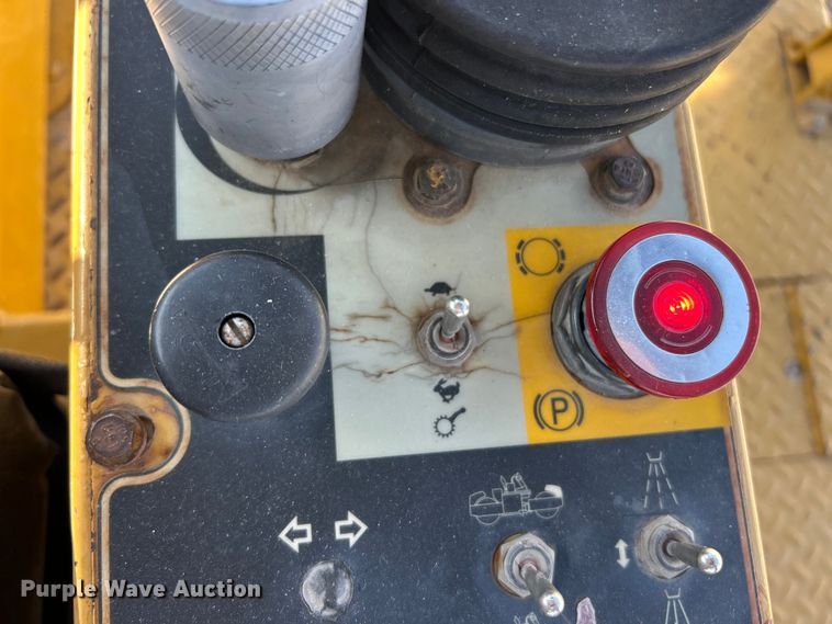 image for item ET3271 2001 Caterpillar CB-534C double drum vibratory roller