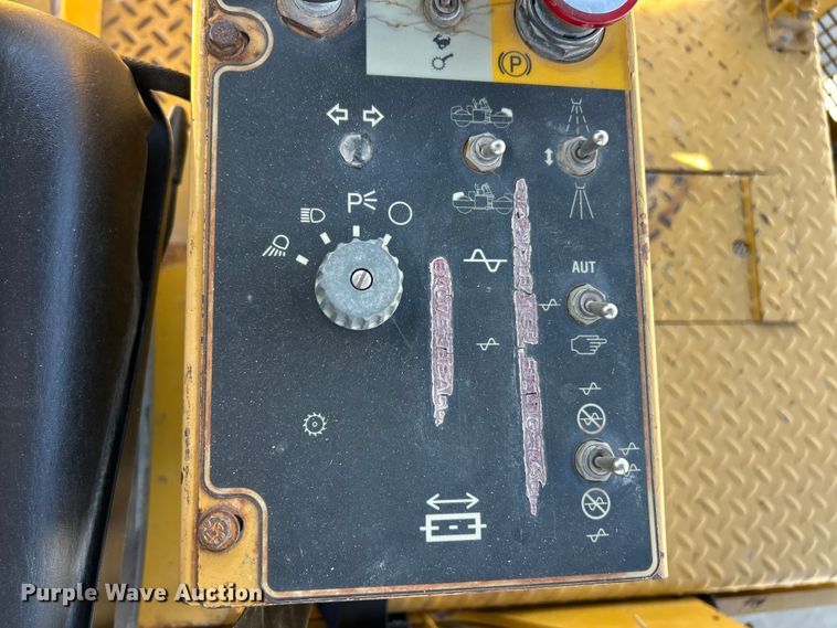 image for item ET3271 2001 Caterpillar CB-534C double drum vibratory roller