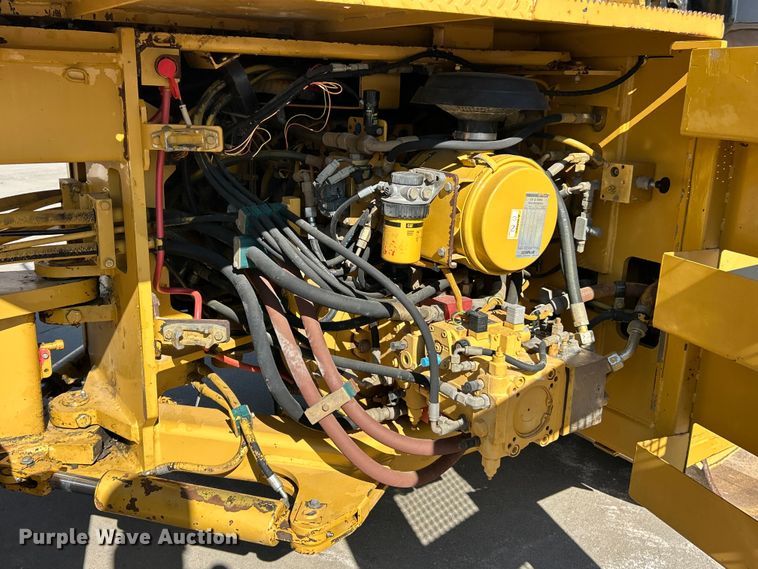 image for item ET3271 2001 Caterpillar CB-534C double drum vibratory roller