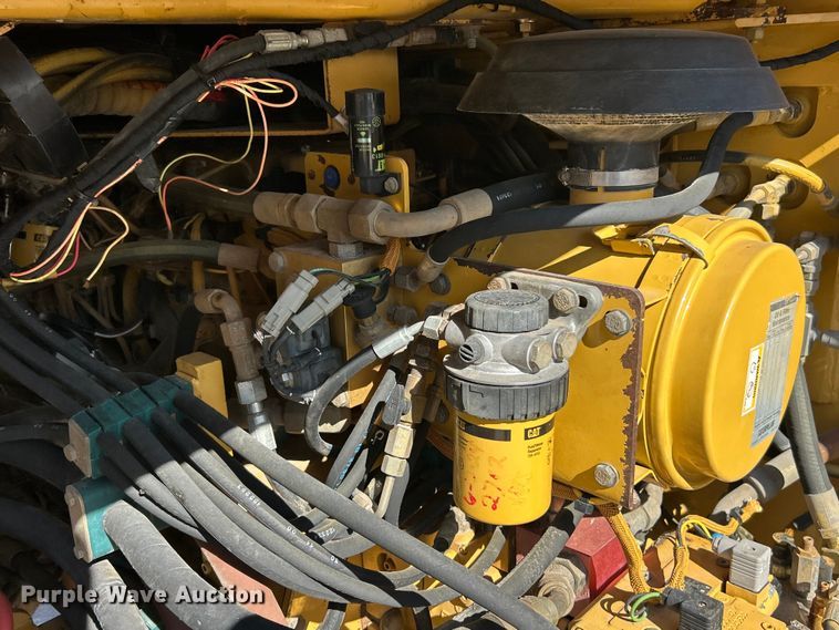 image for item ET3271 2001 Caterpillar CB-534C double drum vibratory roller