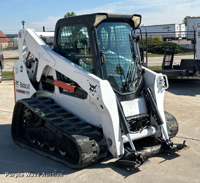 image for item ET3272 2014 Bobcat T650 tracked skid steer loader