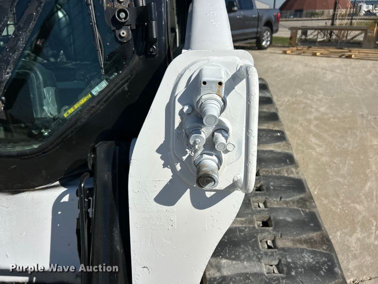 image for item ET3272 2014 Bobcat T650 tracked skid steer loader