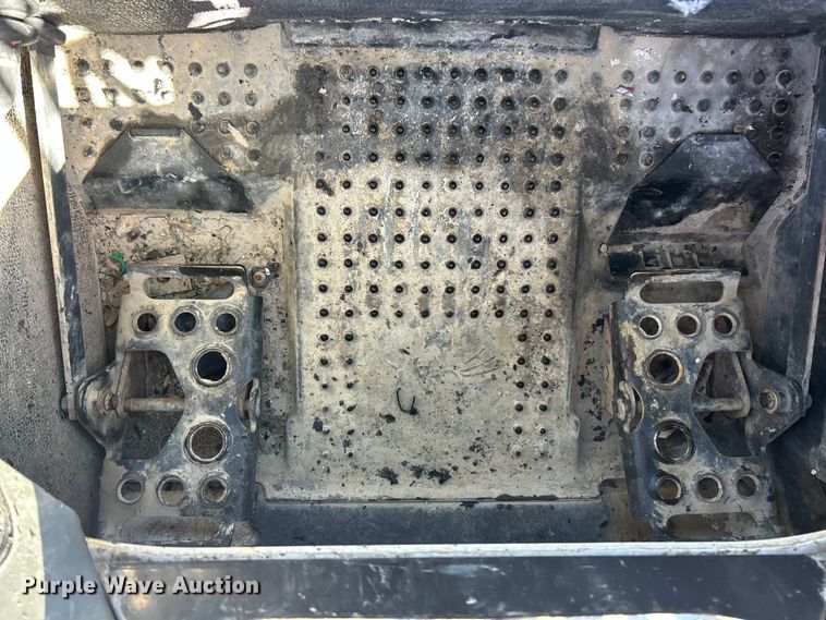 image for item ET3272 2014 Bobcat T650 tracked skid steer loader