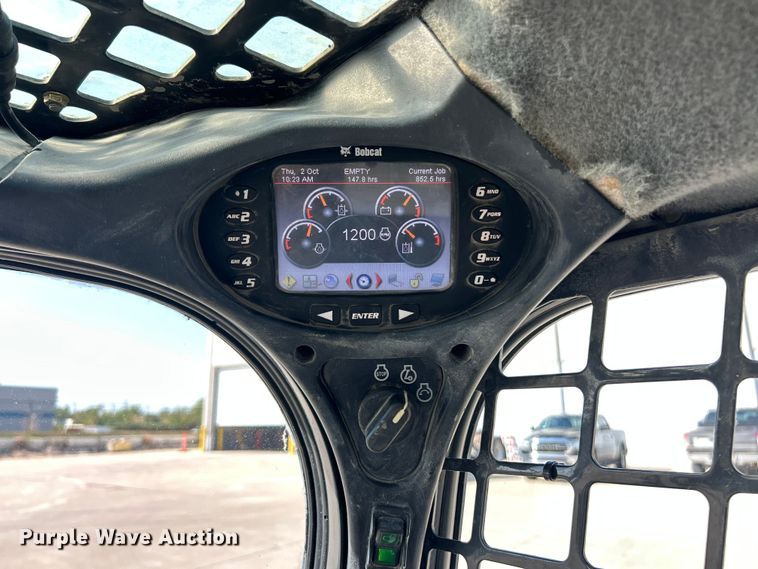 image for item ET3272 2014 Bobcat T650 tracked skid steer loader