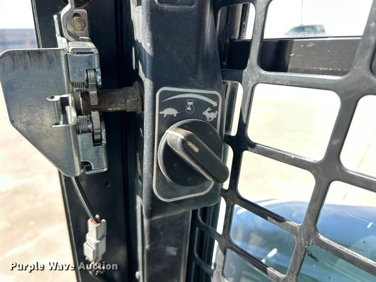 image for item ET3272 2014 Bobcat T650 tracked skid steer loader