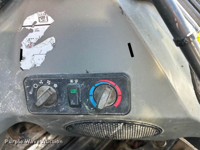 image for item ET3272 2014 Bobcat T650 tracked skid steer loader