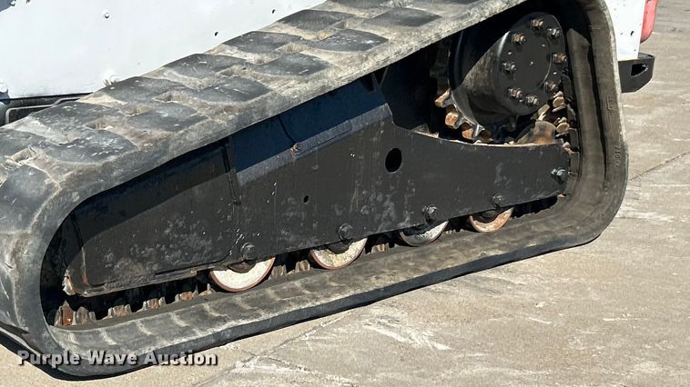 image for item ET3272 2014 Bobcat T650 tracked skid steer loader