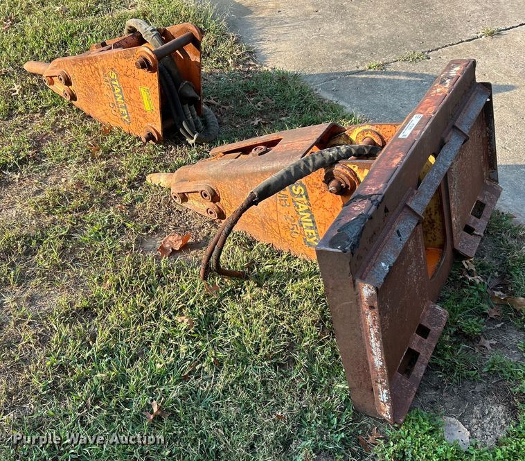 image for item ET3275 (2) Stanley MB-250 breakers 