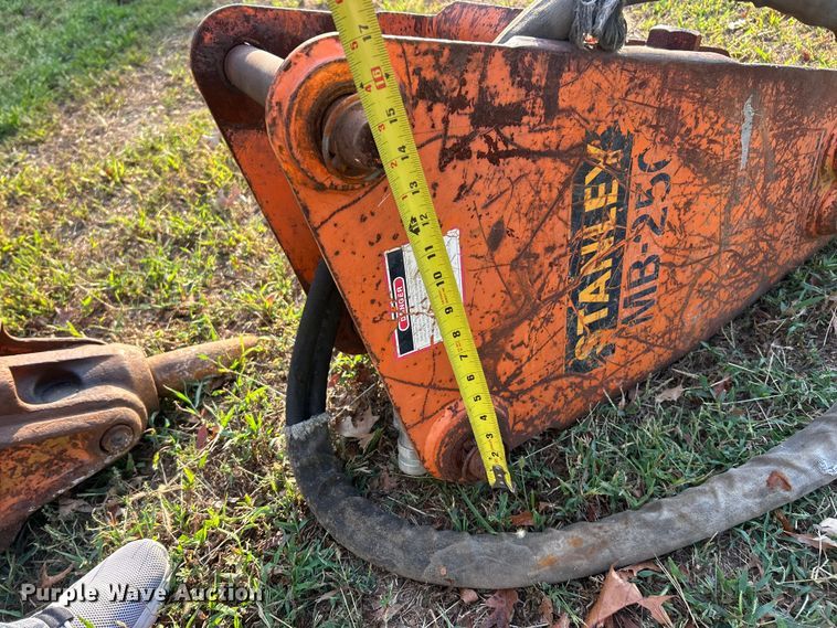 image for item ET3275 (2) Stanley MB-250 breakers 