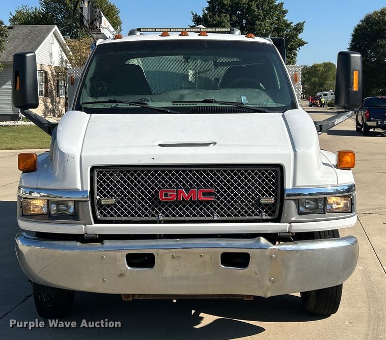 image for item ET3448 2004 GMC C5500 utility / service truck