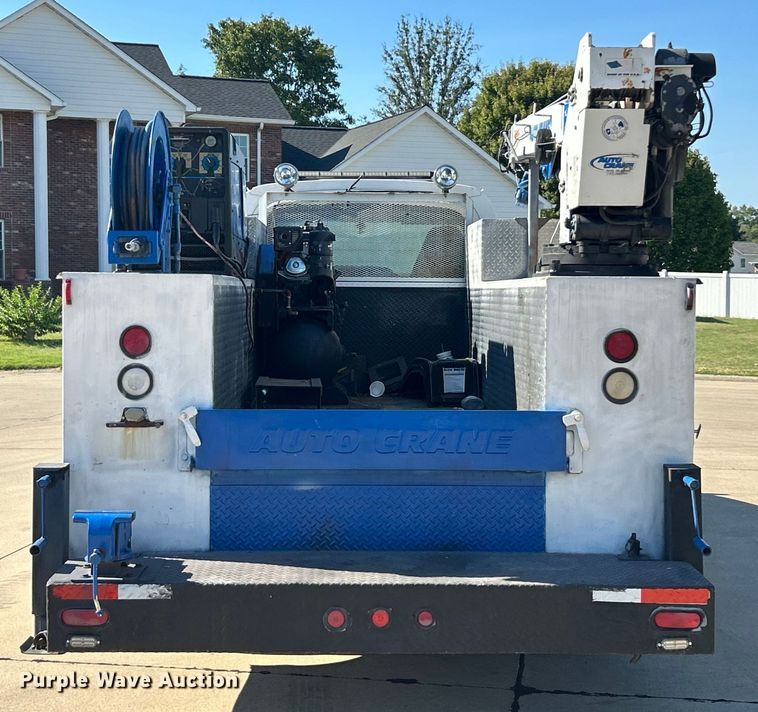 image for item ET3448 2004 GMC C5500 utility / service truck