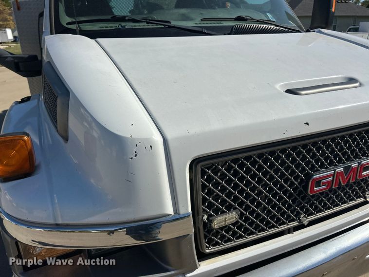 image for item ET3448 2004 GMC C5500 utility / service truck