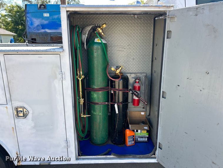 image for item ET3448 2004 GMC C5500 utility / service truck