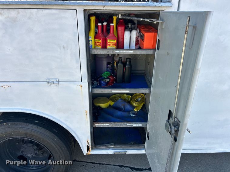 image for item ET3448 2004 GMC C5500 utility / service truck