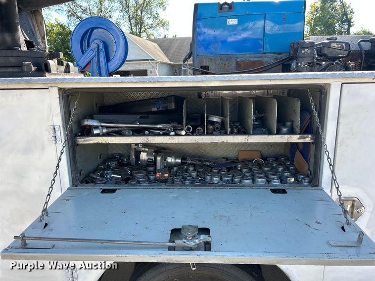 image for item ET3448 2004 GMC C5500 utility / service truck