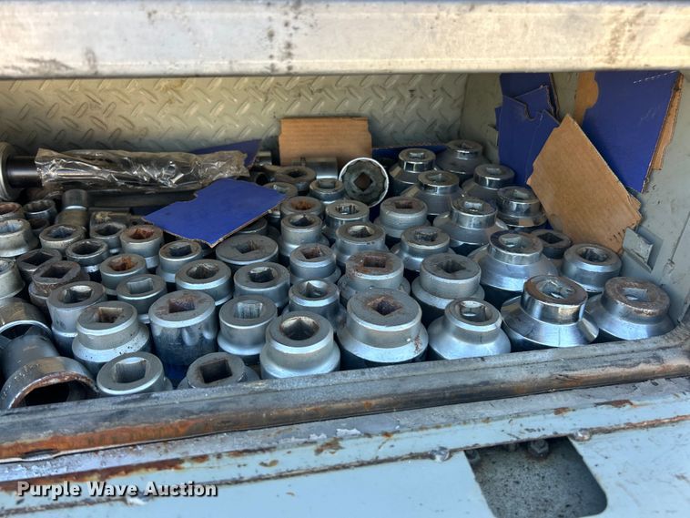 image for item ET3448 2004 GMC C5500 utility / service truck