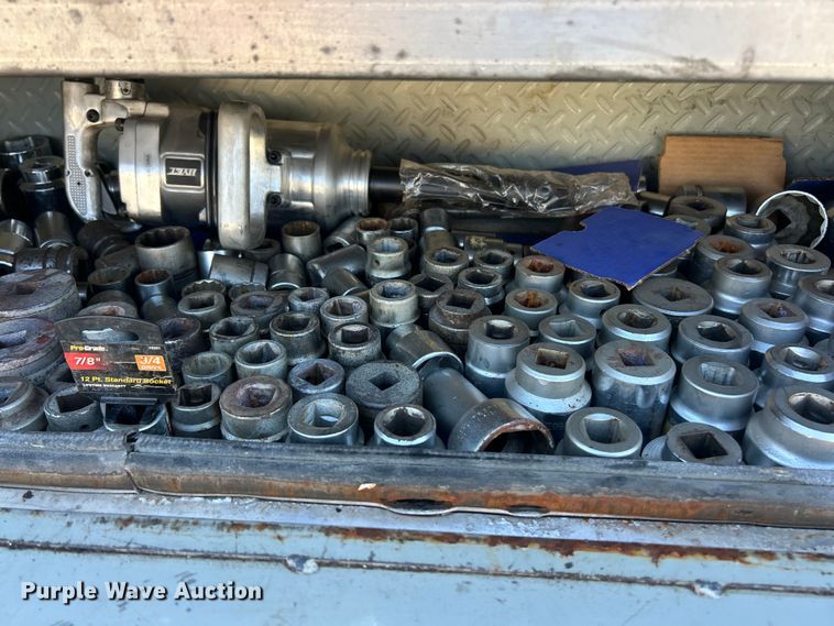 image for item ET3448 2004 GMC C5500 utility / service truck