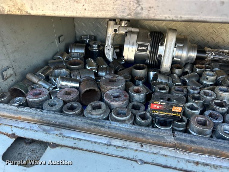 image for item ET3448 2004 GMC C5500 utility / service truck