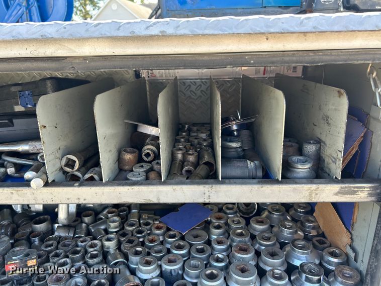 image for item ET3448 2004 GMC C5500 utility / service truck