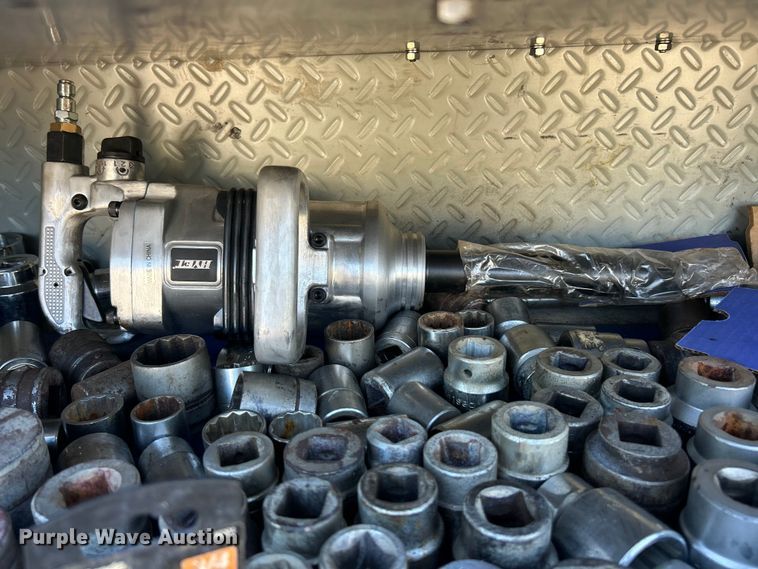 image for item ET3448 2004 GMC C5500 utility / service truck