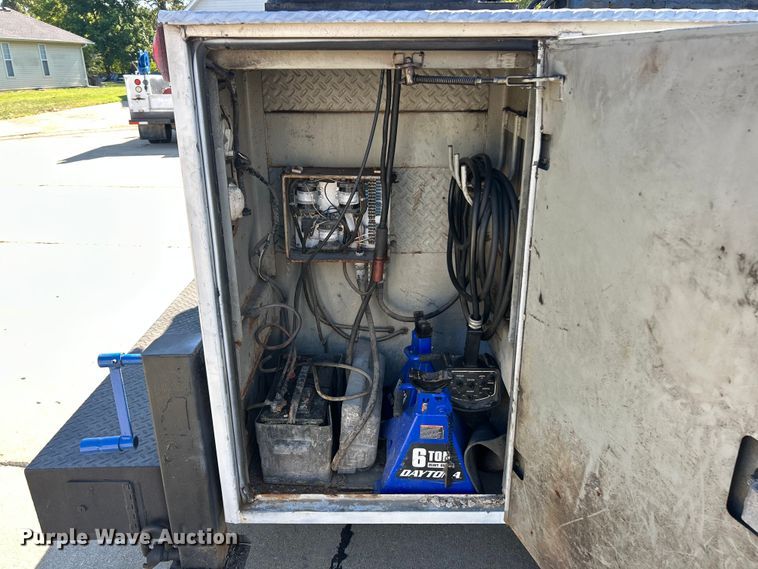 image for item ET3448 2004 GMC C5500 utility / service truck