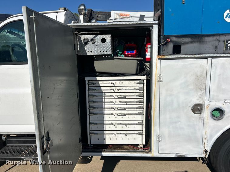 image for item ET3448 2004 GMC C5500 utility / service truck