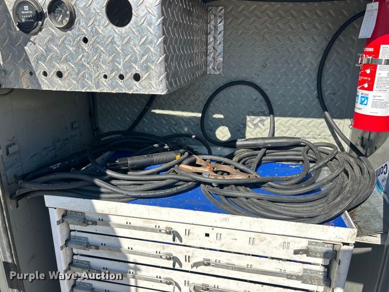 image for item ET3448 2004 GMC C5500 utility / service truck