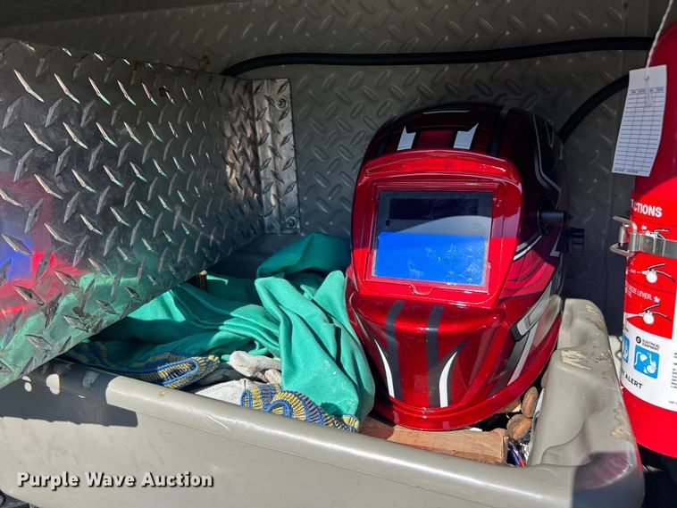 image for item ET3448 2004 GMC C5500 utility / service truck