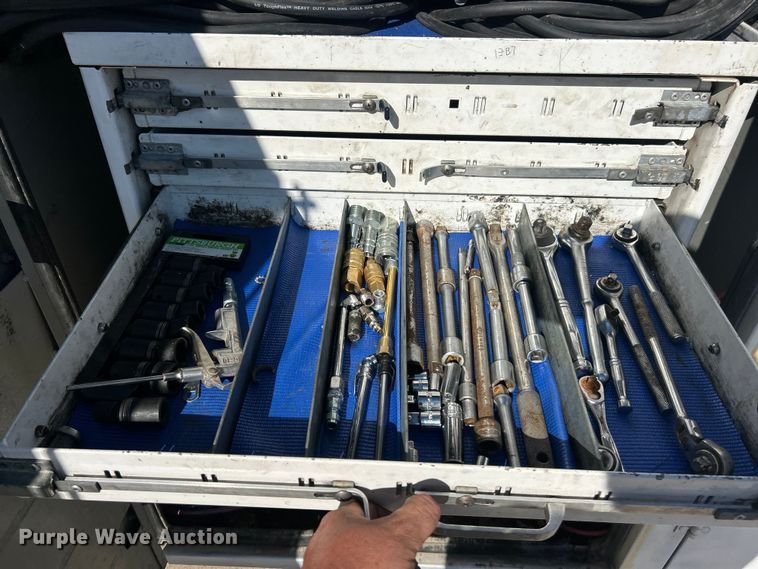 image for item ET3448 2004 GMC C5500 utility / service truck