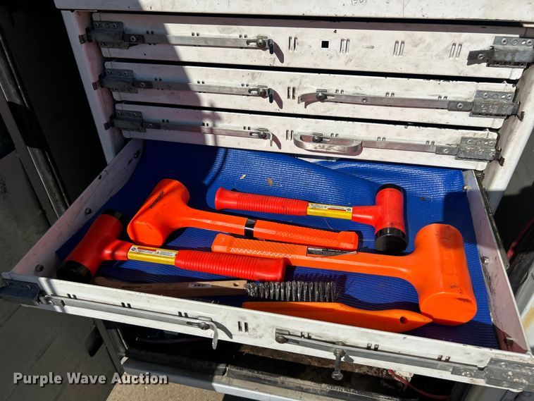 image for item ET3448 2004 GMC C5500 utility / service truck