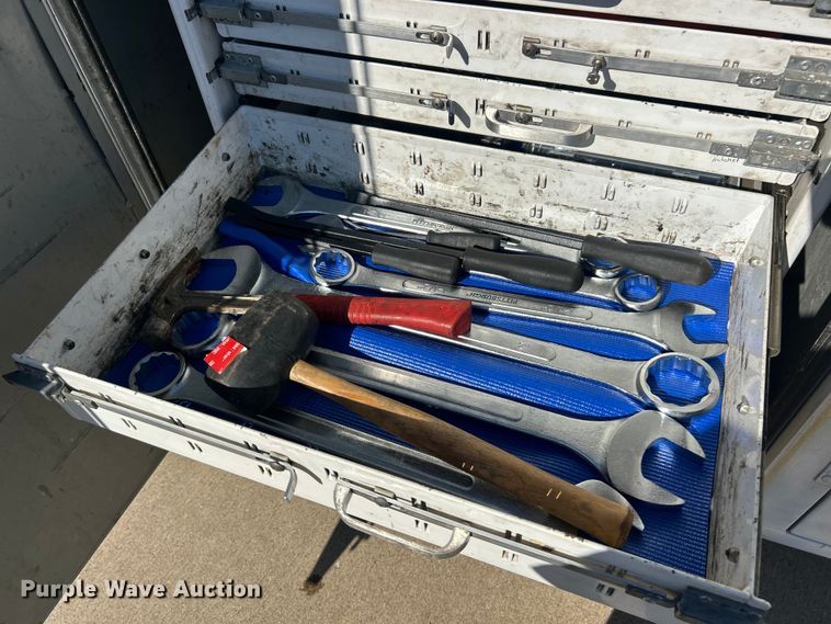 image for item ET3448 2004 GMC C5500 utility / service truck