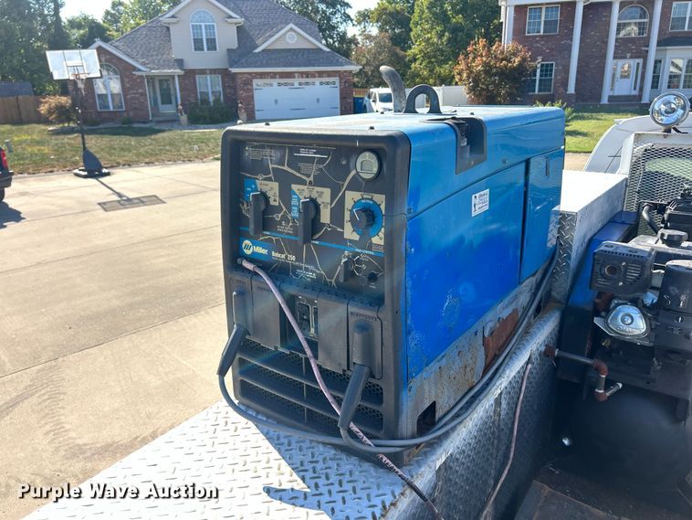 image for item ET3448 2004 GMC C5500 utility / service truck