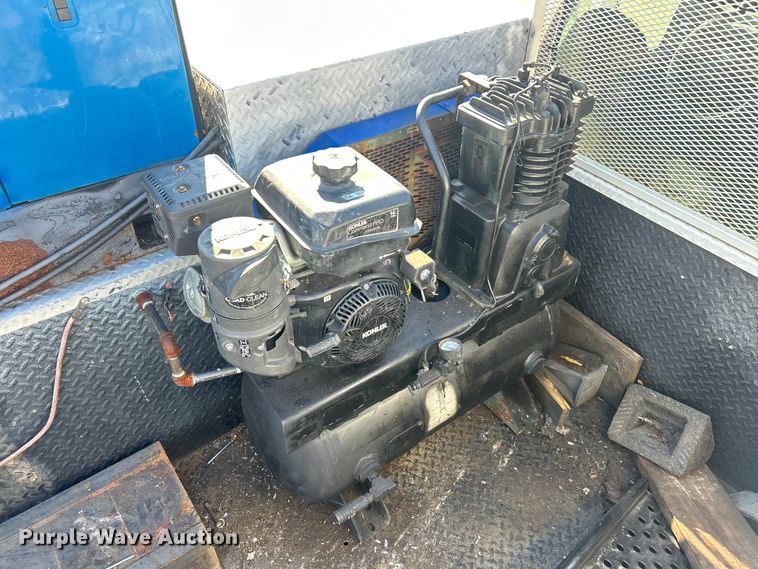 image for item ET3448 2004 GMC C5500 utility / service truck