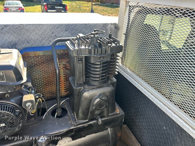 image for item ET3448 2004 GMC C5500 utility / service truck