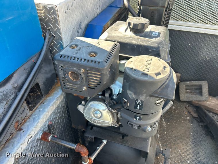 image for item ET3448 2004 GMC C5500 utility / service truck