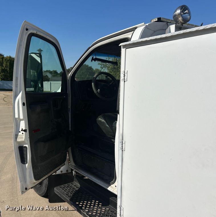 image for item ET3448 2004 GMC C5500 utility / service truck