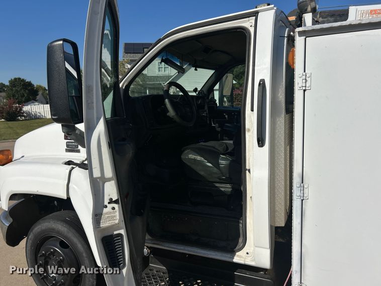 image for item ET3448 2004 GMC C5500 utility / service truck