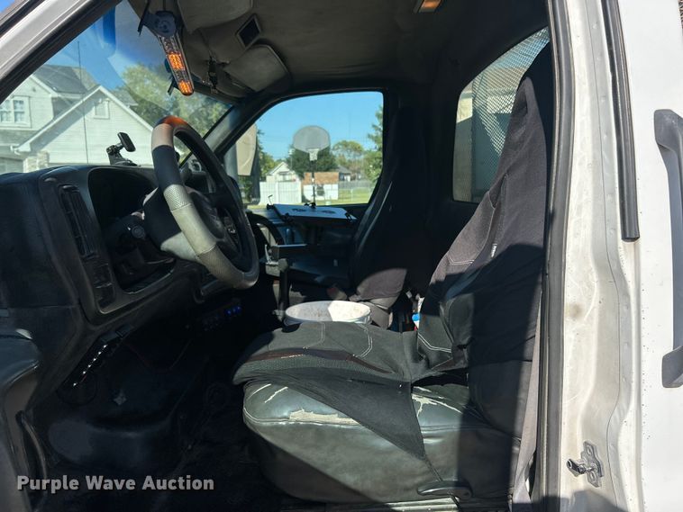 image for item ET3448 2004 GMC C5500 utility / service truck