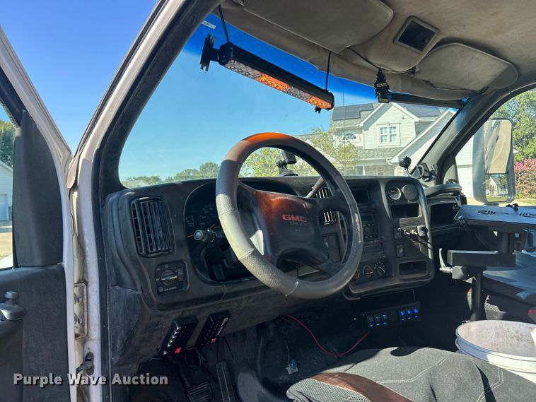 image for item ET3448 2004 GMC C5500 utility / service truck