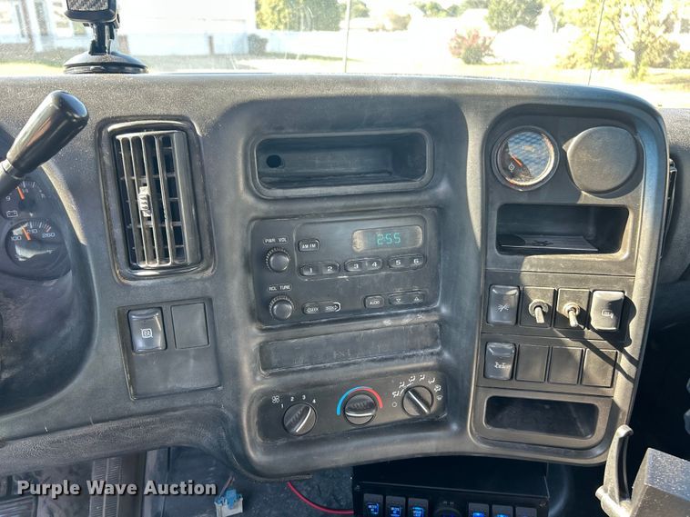 image for item ET3448 2004 GMC C5500 utility / service truck