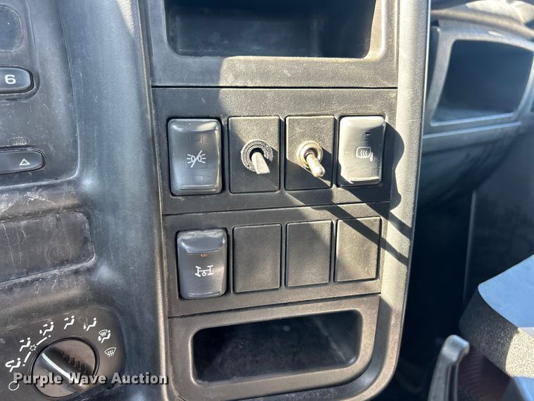 image for item ET3448 2004 GMC C5500 utility / service truck