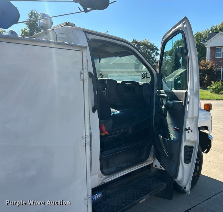 image for item ET3448 2004 GMC C5500 utility / service truck