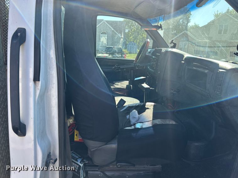 image for item ET3448 2004 GMC C5500 utility / service truck