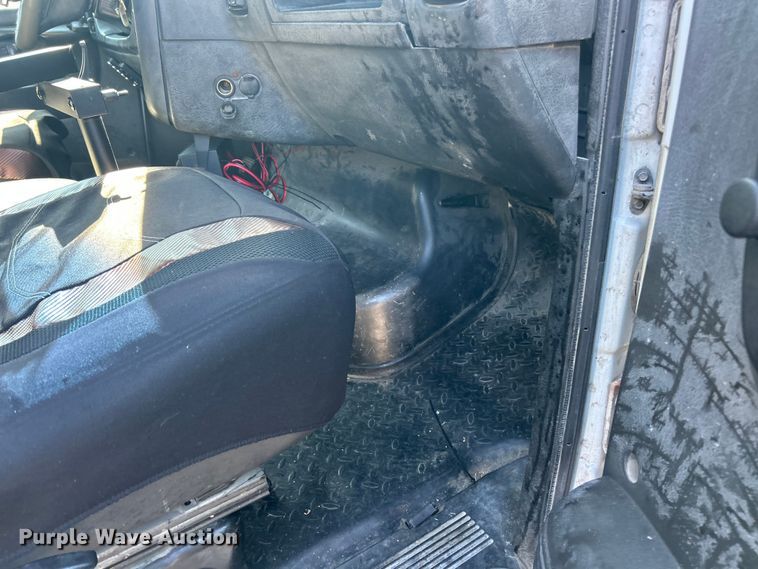 image for item ET3448 2004 GMC C5500 utility / service truck