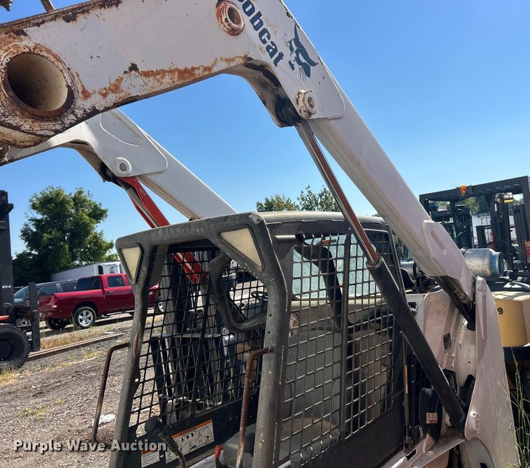 image for item ET3452 2005 Bobcat T250 tracked skid steer loader