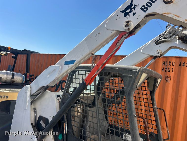 image for item ET3452 2005 Bobcat T250 tracked skid steer loader