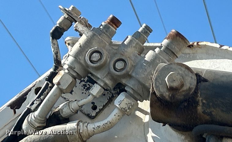 image for item ET3452 2005 Bobcat T250 tracked skid steer loader