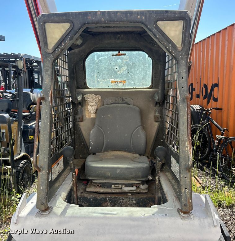 image for item ET3452 2005 Bobcat T250 tracked skid steer loader